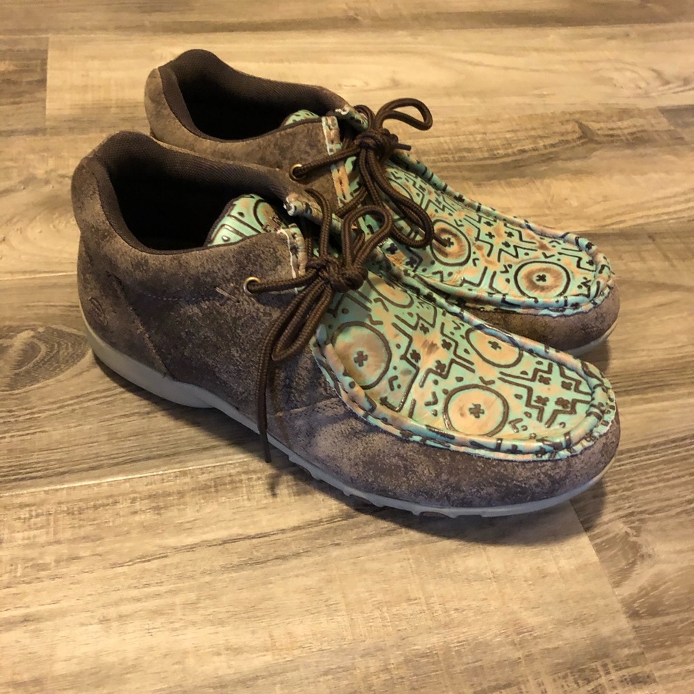 Roper embossed shoes